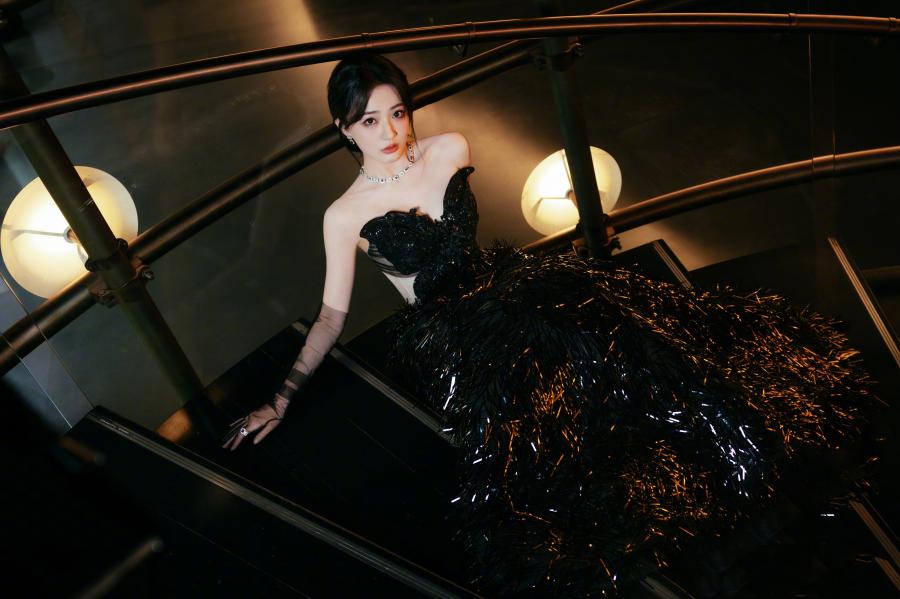 徐璐蝴蝶抹胸黑纱手套，清冷柔美-第4张图片-风享汇