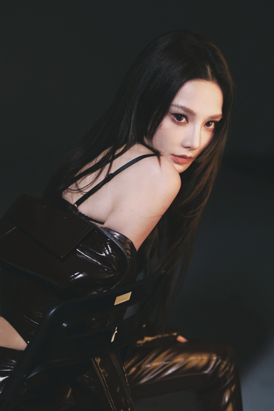 彭小苒镂空鱼骨胸衣，美的好高级-第7张图片-风享汇