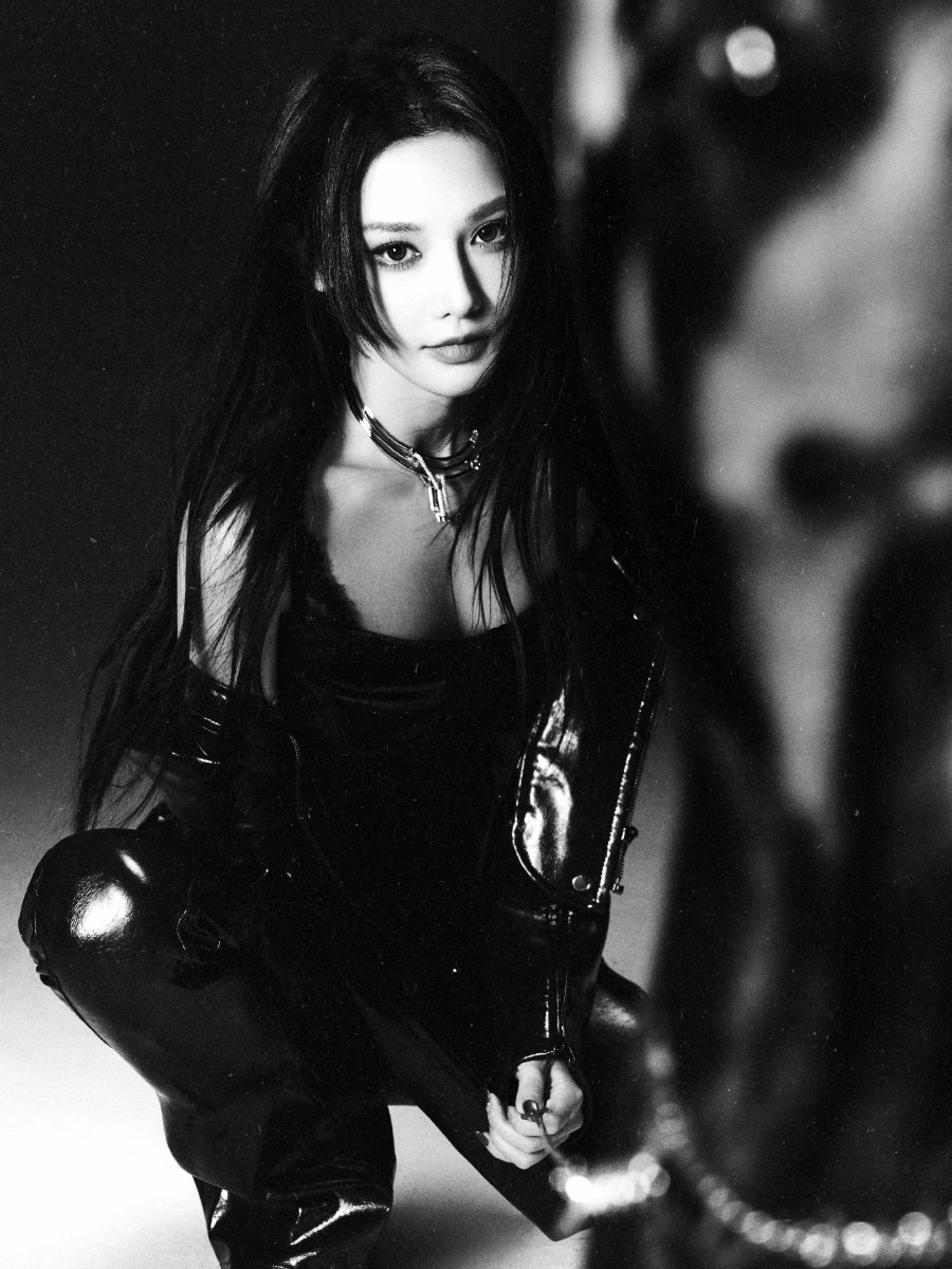 彭小苒镂空鱼骨胸衣，美的好高级-第6张图片-风享汇