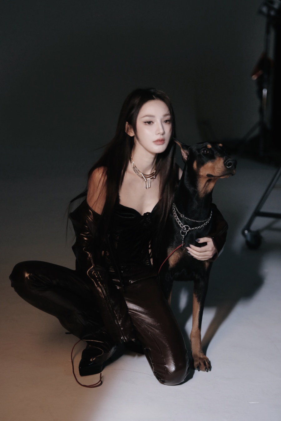 彭小苒镂空鱼骨胸衣，美的好高级-第11张图片-风享汇