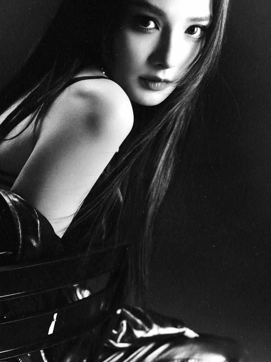 彭小苒镂空鱼骨胸衣，美的好高级-第13张图片-风享汇