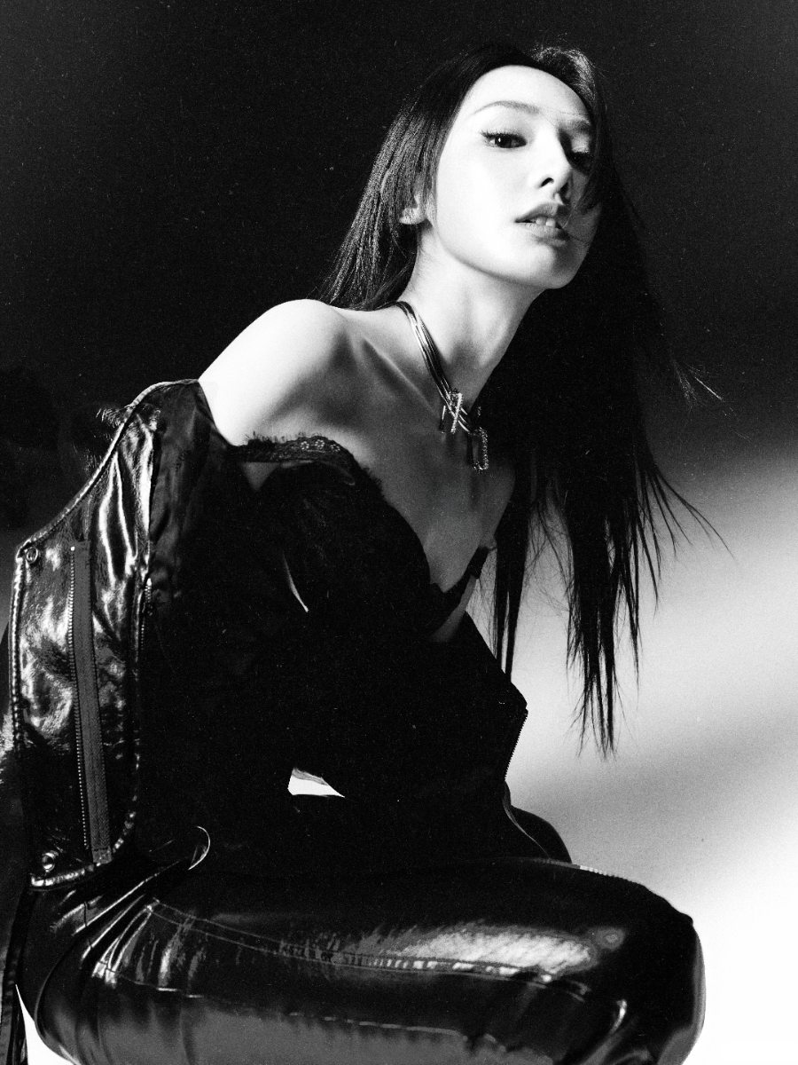 彭小苒镂空鱼骨胸衣，美的好高级-第14张图片-风享汇