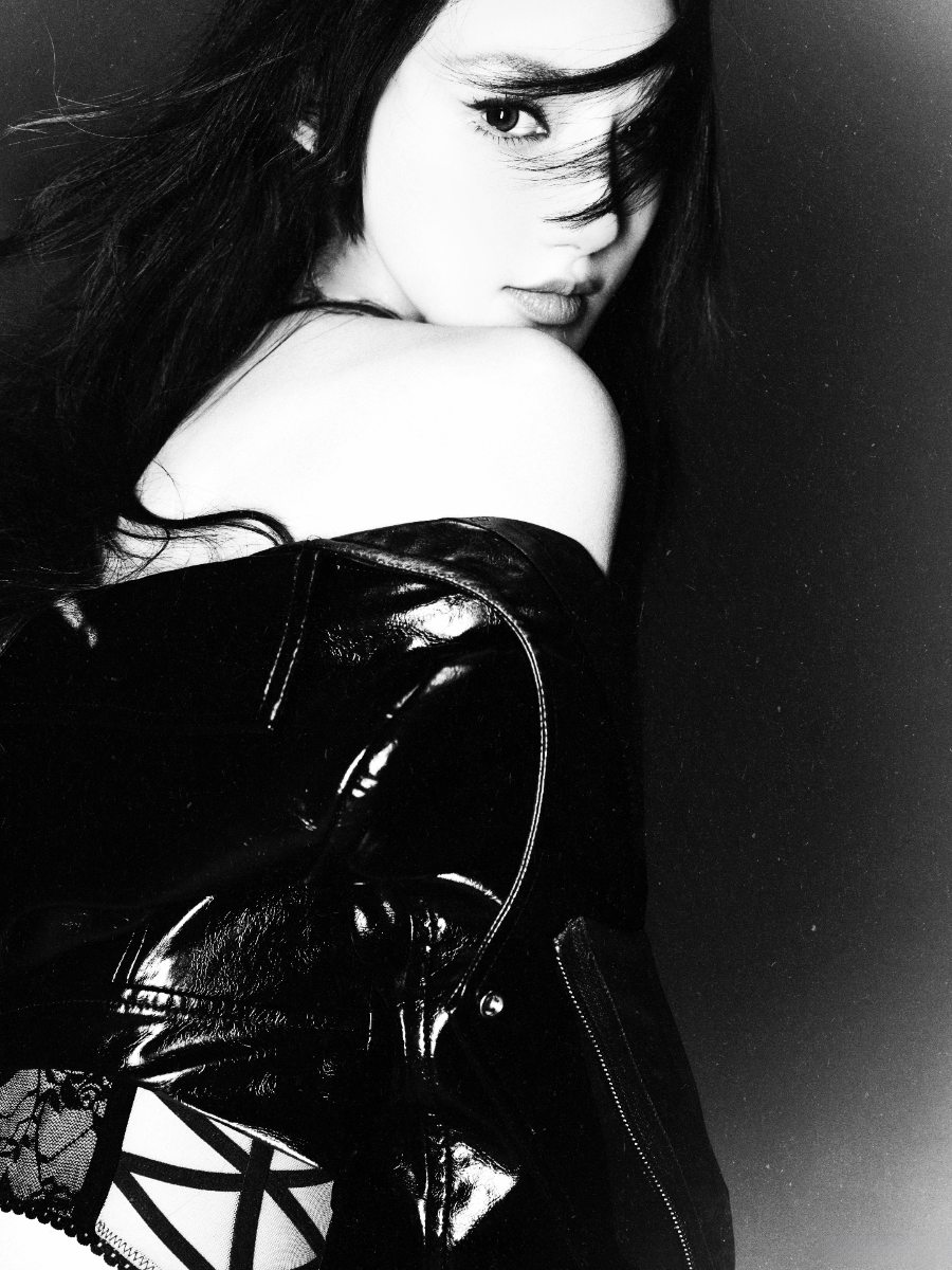 彭小苒镂空鱼骨胸衣，美的好高级-第18张图片-风享汇