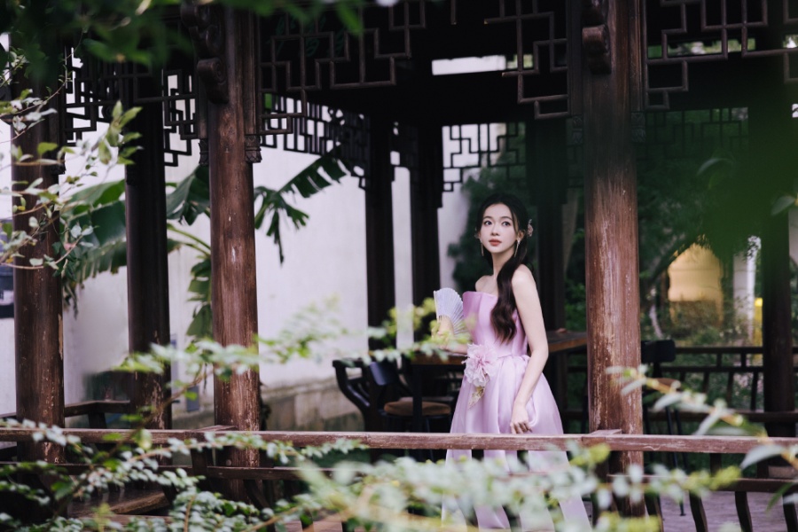 吴谨言淡粉佳人，浮光流韵感受花的沁香-第3张图片-风享汇