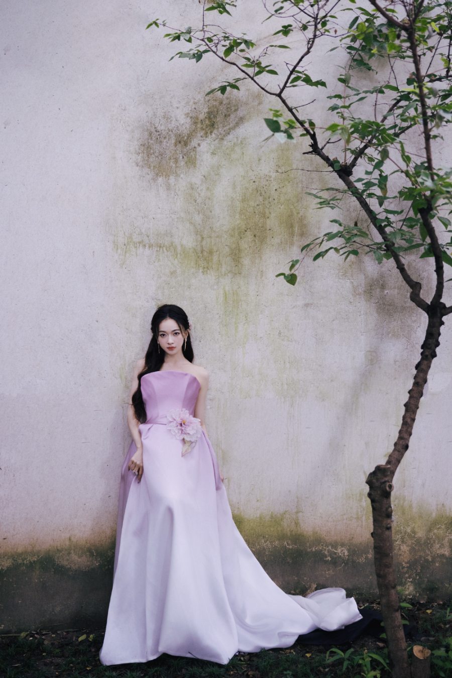 吴谨言淡粉佳人，浮光流韵感受花的沁香-第4张图片-风享汇