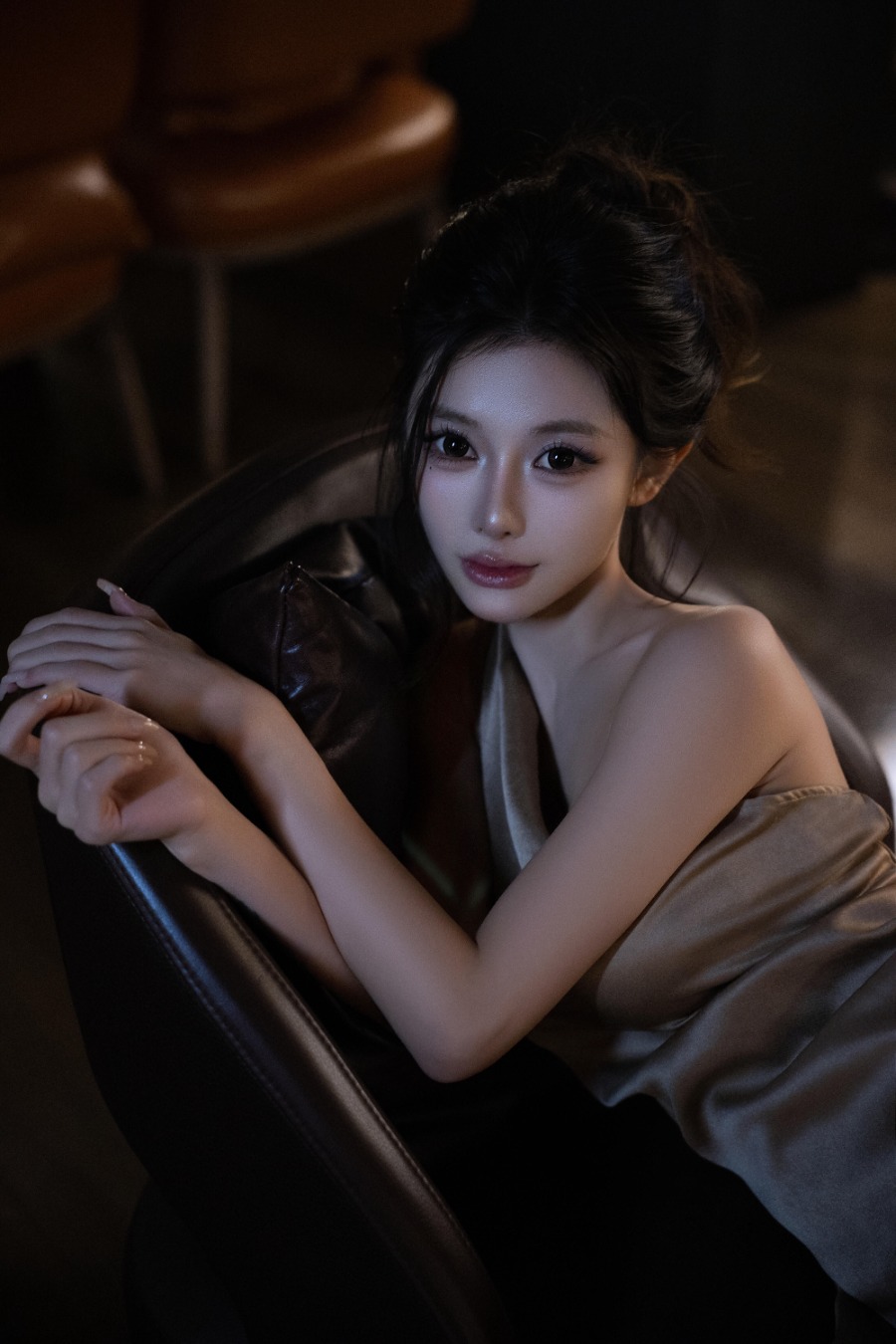 入夜贵气感千金风美女写真-第4张图片-风享汇