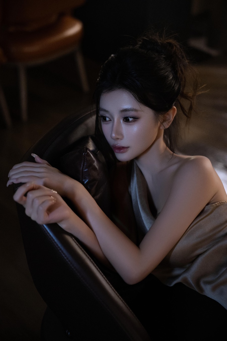 入夜贵气感千金风美女写真-第6张图片-风享汇