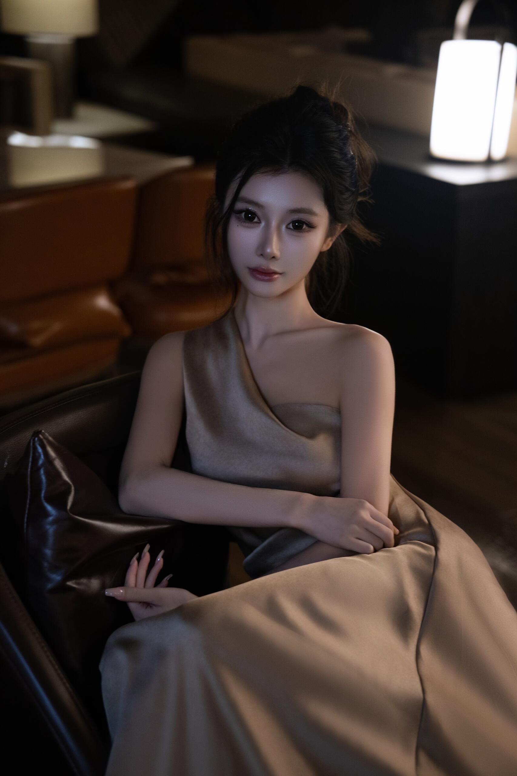 入夜贵气感千金风美女写真-第7张图片-风享汇