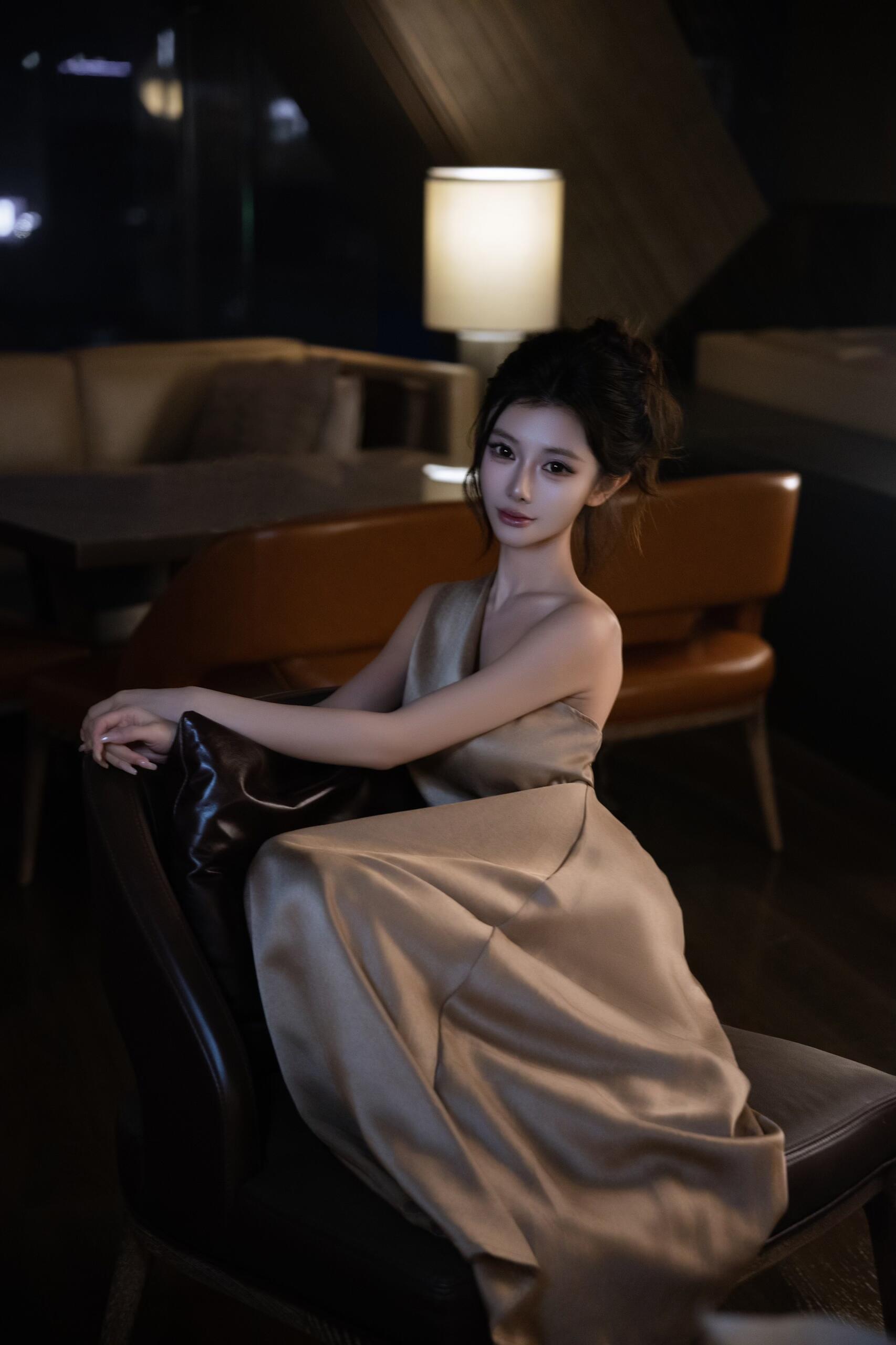 入夜贵气感千金风美女写真-第8张图片-风享汇