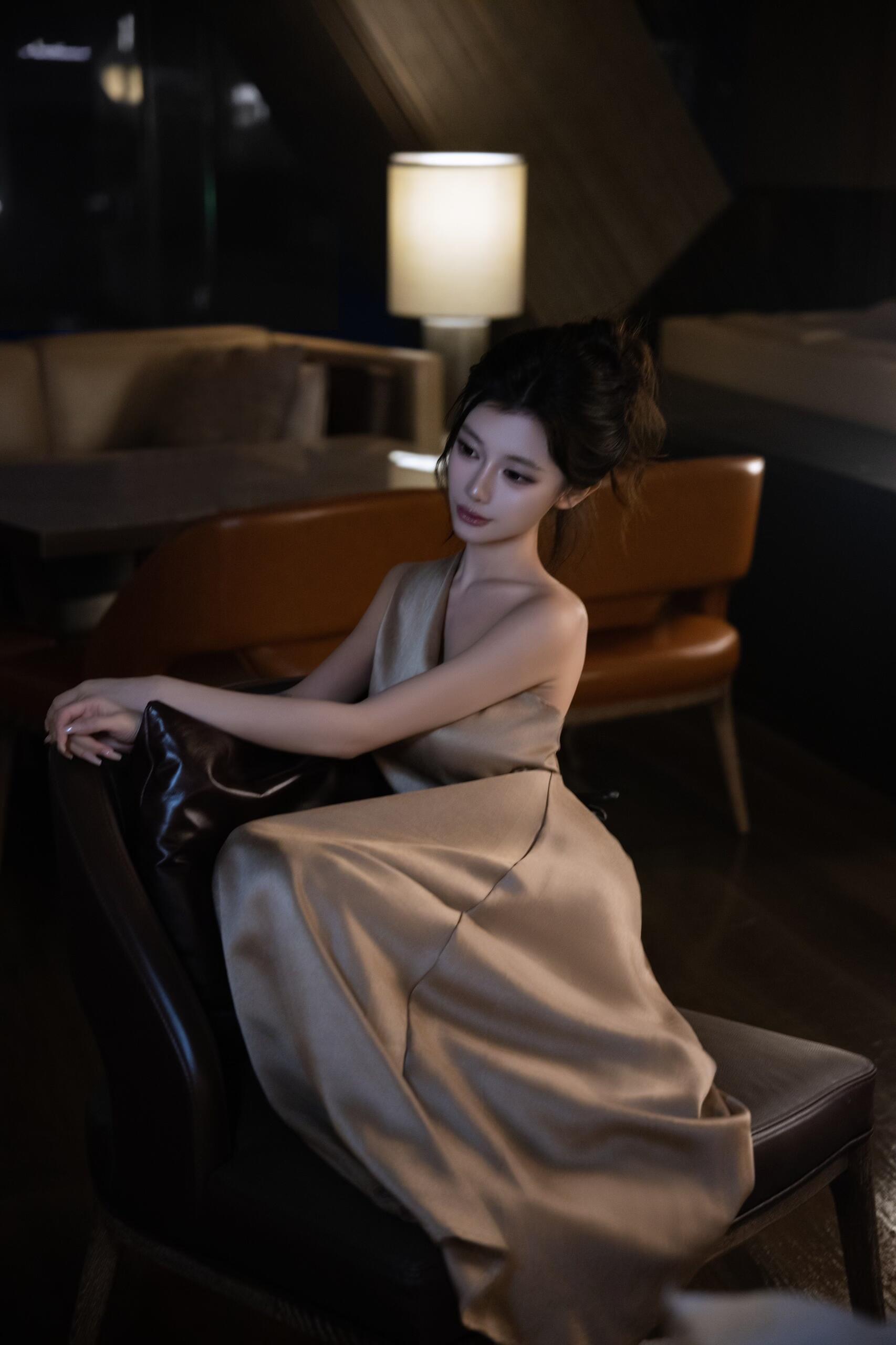 入夜贵气感千金风美女写真-第9张图片-风享汇