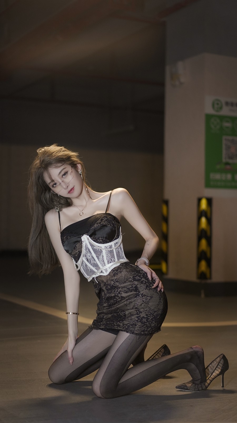御姐风吊带裙地库大片-第3张图片-风享汇