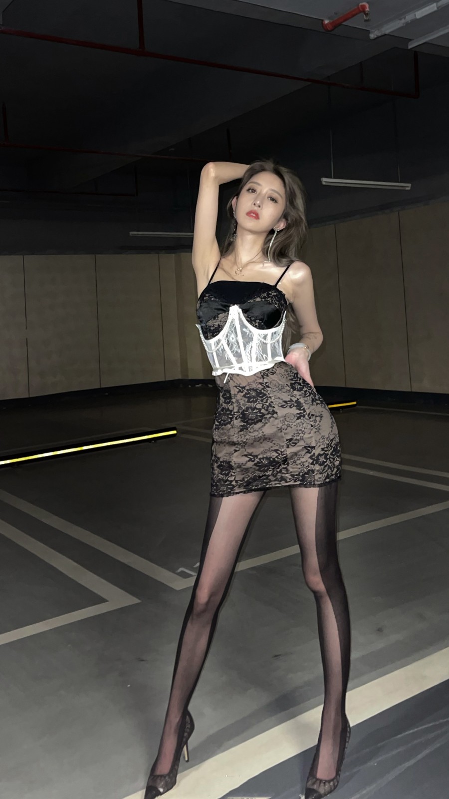 御姐风吊带裙地库大片-第5张图片-风享汇