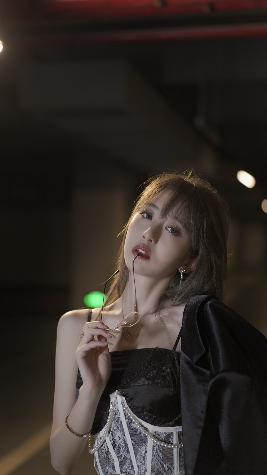 御姐风吊带裙地库大片-第4张图片-风享汇