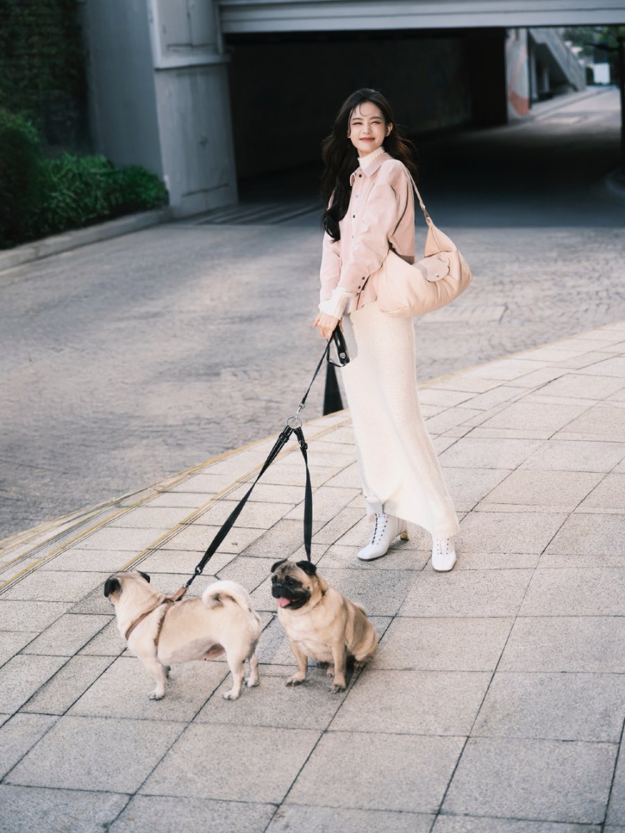 李一桐身穿白色针织长裙，温婉优雅-第14张图片-风享汇