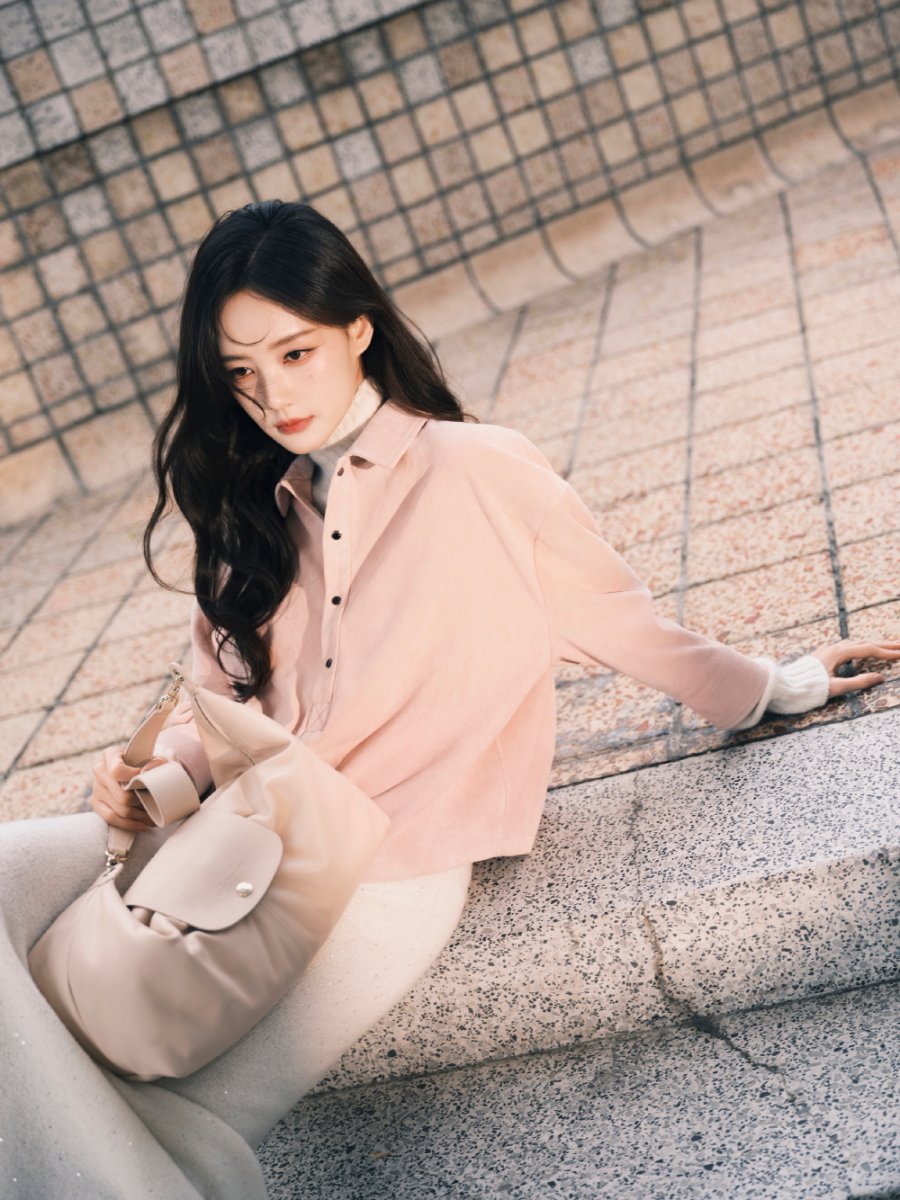 李一桐身穿白色针织长裙，温婉优雅-第6张图片-风享汇