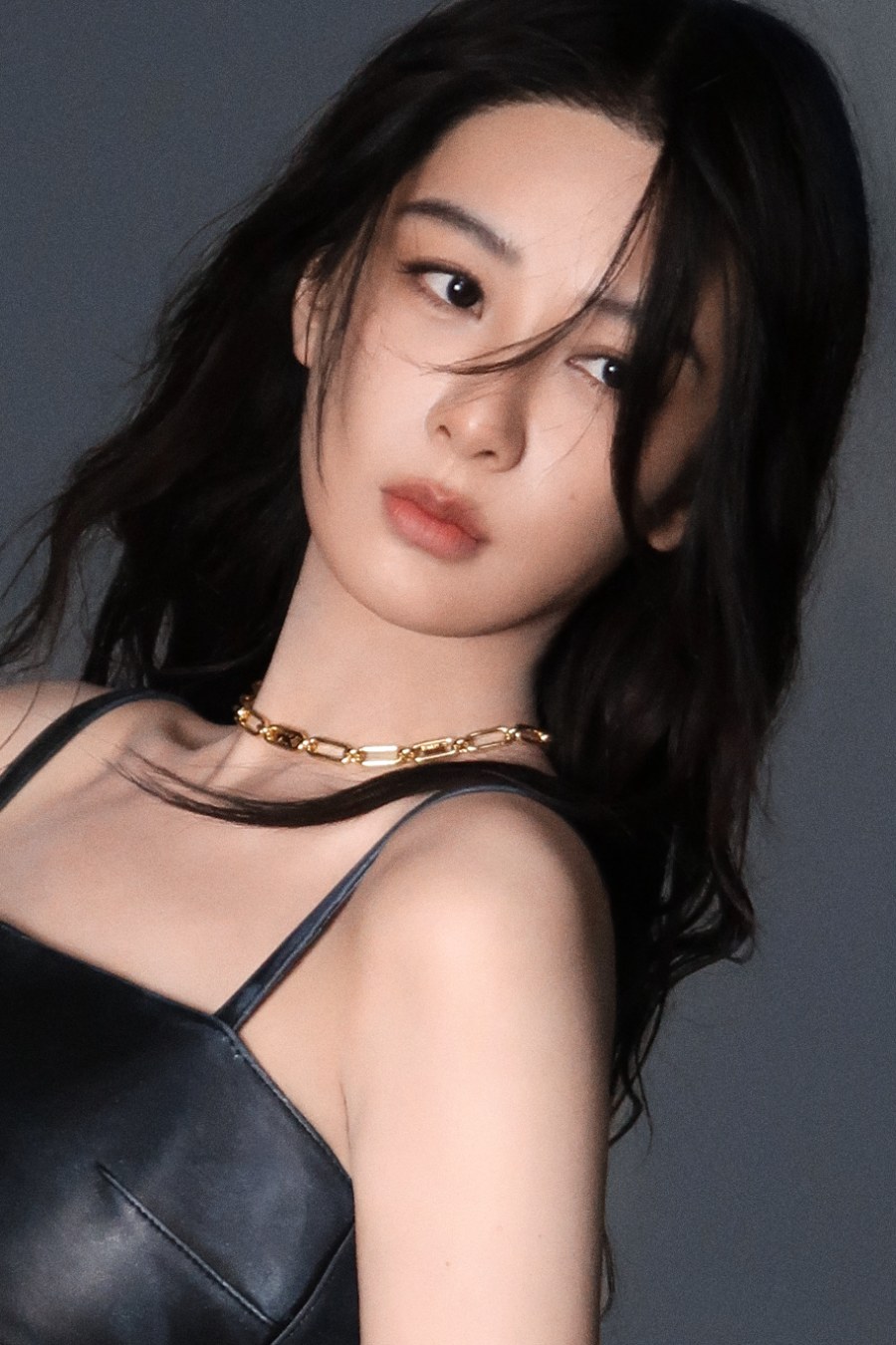 杨紫解锁全新代言，酷黑穿搭释放从容时尚魅力-第4张图片-风享汇