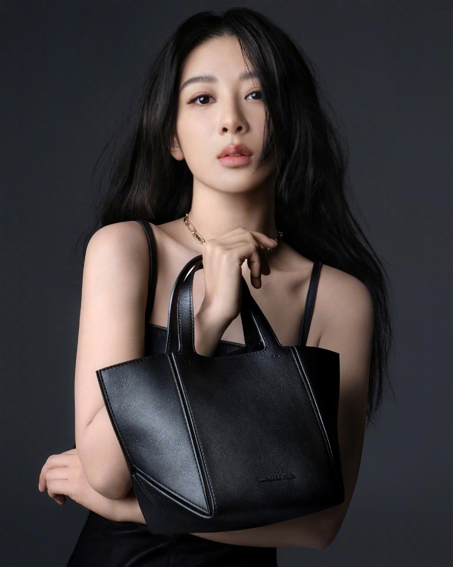 杨紫解锁全新代言，酷黑穿搭释放从容时尚魅力-第8张图片-风享汇