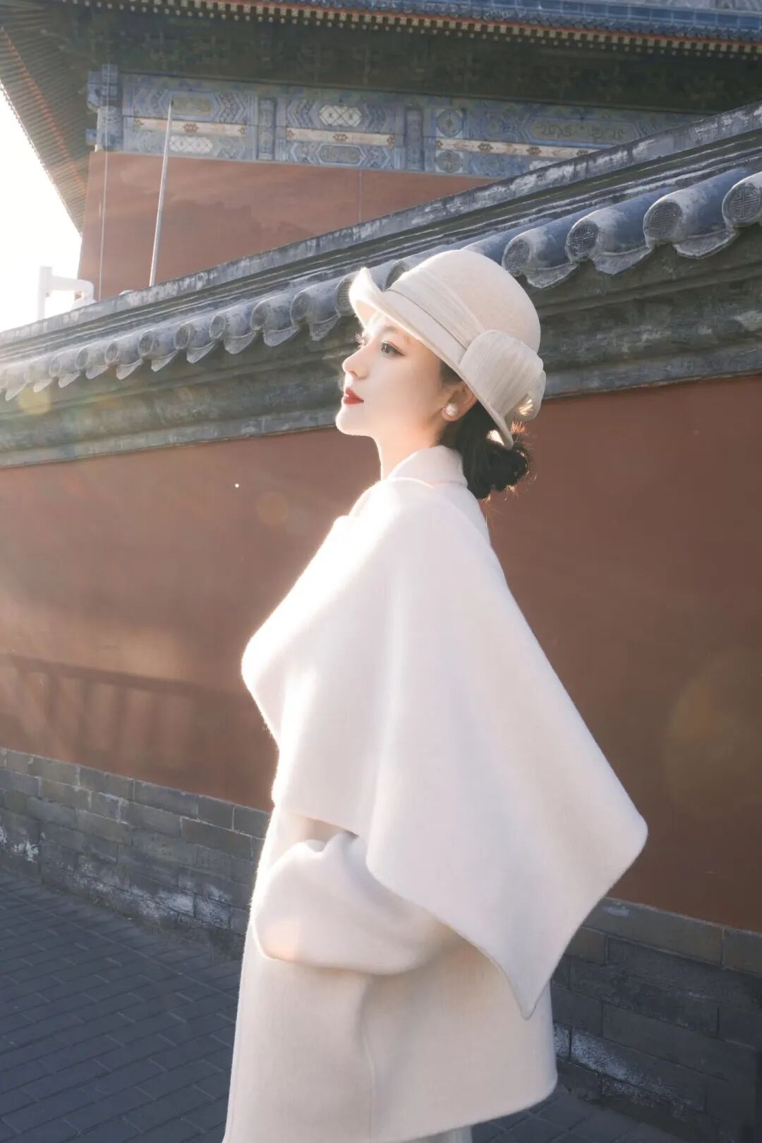 红墙古建与复古风的碰撞|拍出电影感写真-第2张图片-风享汇 红墙古建与复古风的碰撞|拍出电影感写真-第2张图片-风享汇