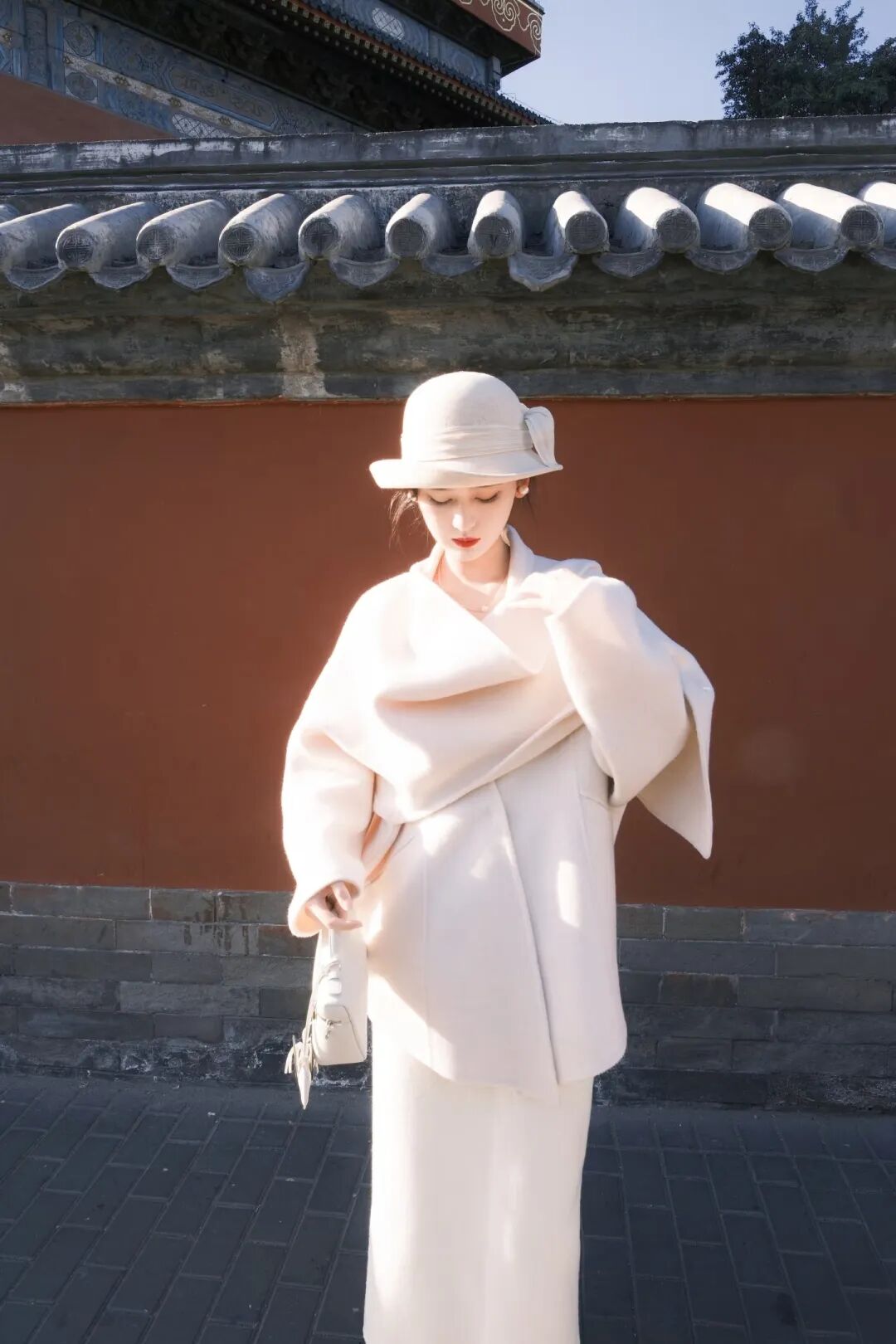 红墙古建与复古风的碰撞|拍出电影感写真-第3张图片-风享汇 红墙古建与复古风的碰撞|拍出电影感写真-第3张图片-风享汇