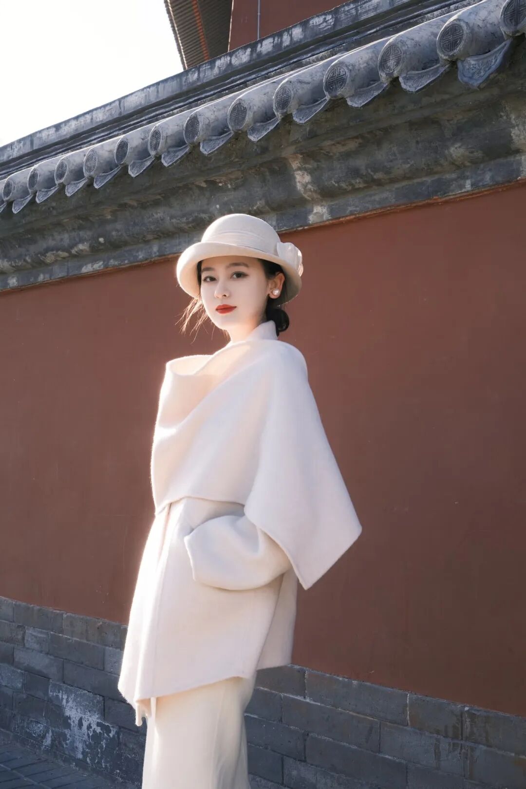 红墙古建与复古风的碰撞|拍出电影感写真-第4张图片-风享汇 红墙古建与复古风的碰撞|拍出电影感写真-第4张图片-风享汇