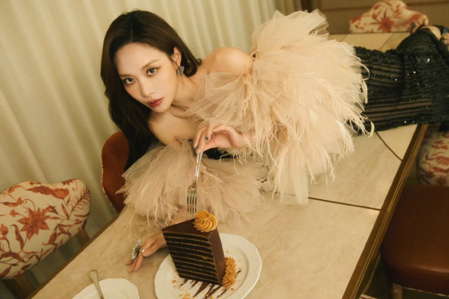 王霏霏身穿抹胸，表情诱惑纯欲撩人-第7张图片-风享汇