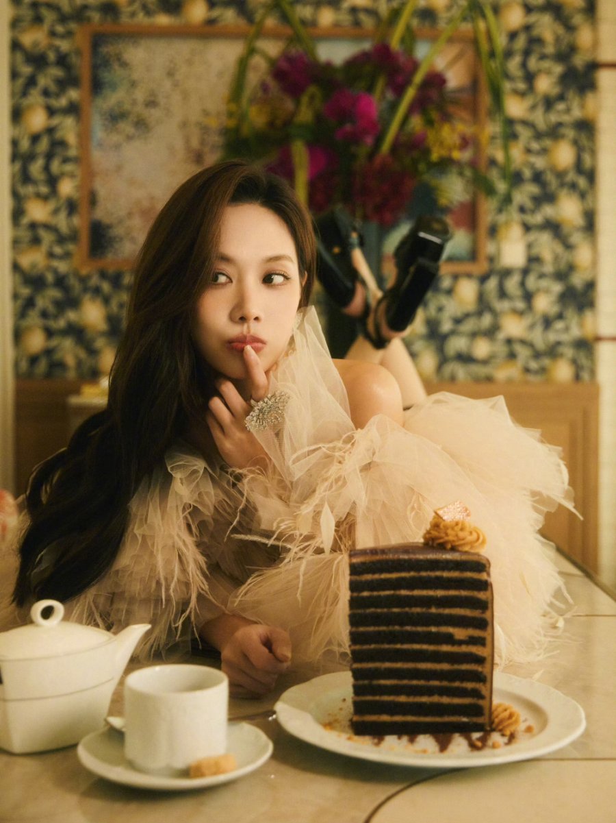 王霏霏身穿抹胸，表情诱惑纯欲撩人-第6张图片-风享汇