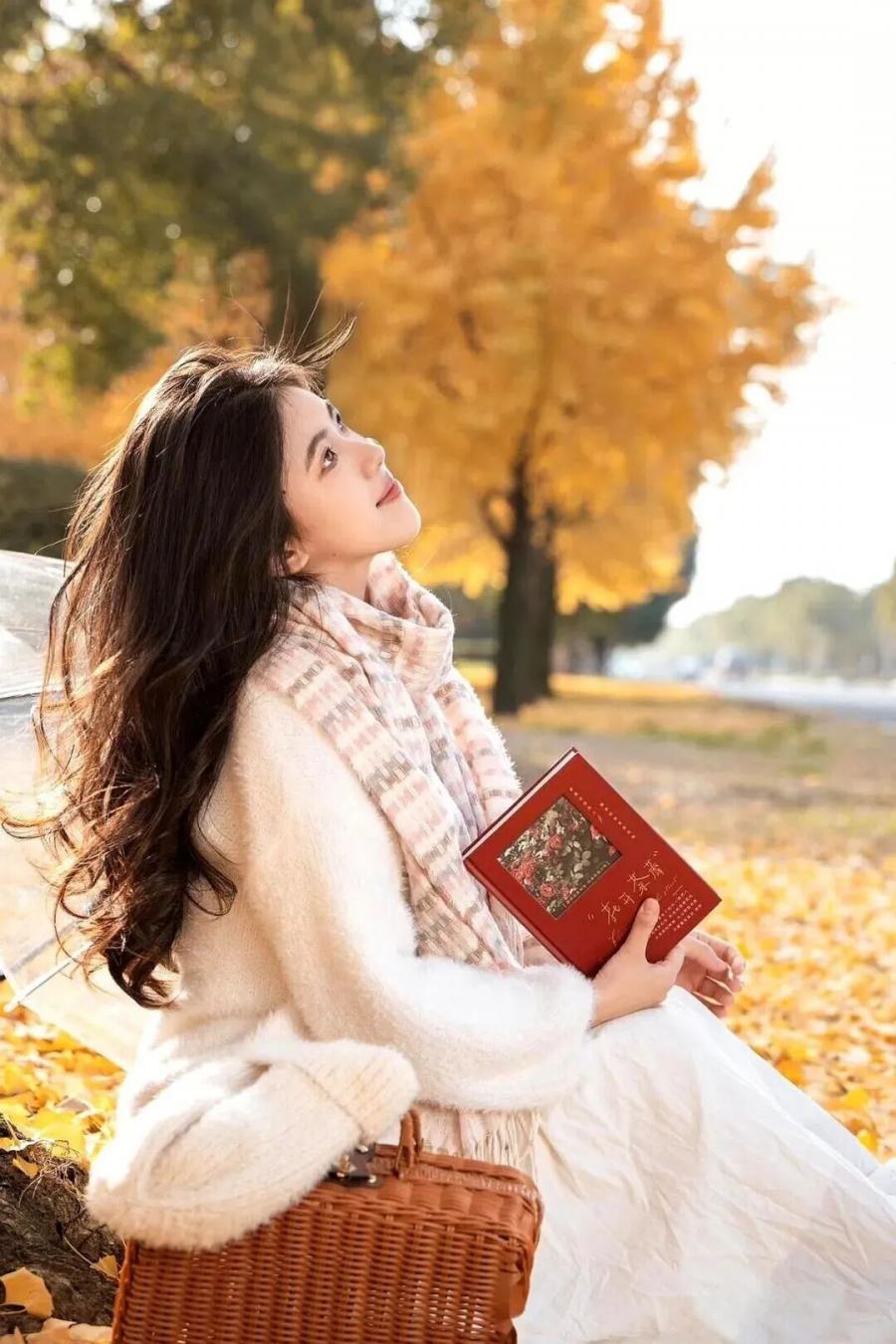 银杏林拍照｜6 个绝美Pose，拍出秋日氛围感大片-第2张图片-风享汇