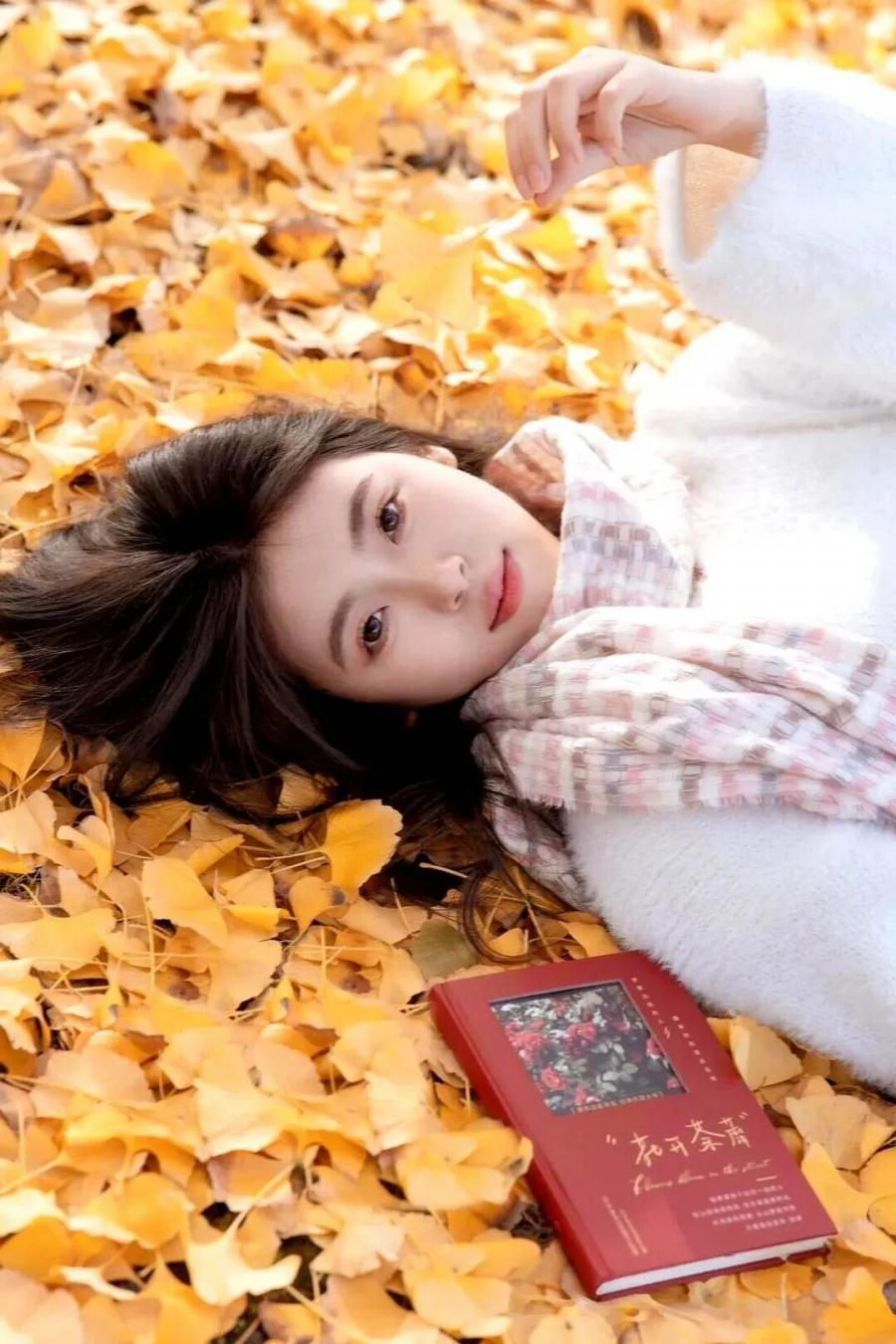 银杏林拍照｜6 个绝美Pose，拍出秋日氛围感大片-第4张图片-风享汇