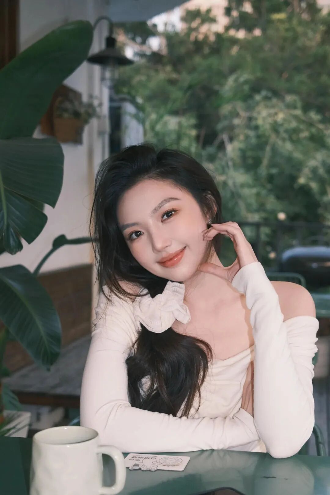 5个温柔氛围感姿势,教你拿捏氛围感约会照-第5张图片-风享汇 5个温柔氛围感姿势,教你拿捏氛围感约会照-第5张图片-风享汇