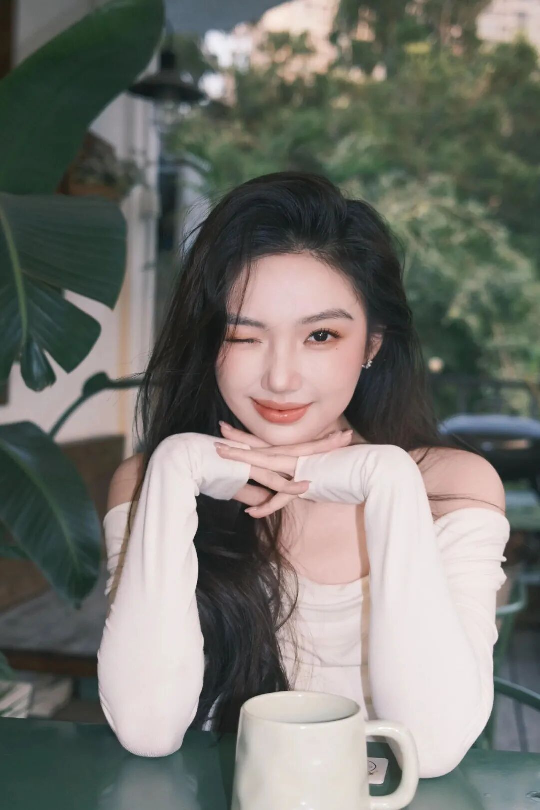 5个温柔氛围感姿势,教你拿捏氛围感约会照-第4张图片-风享汇 5个温柔氛围感姿势,教你拿捏氛围感约会照-第4张图片-风享汇