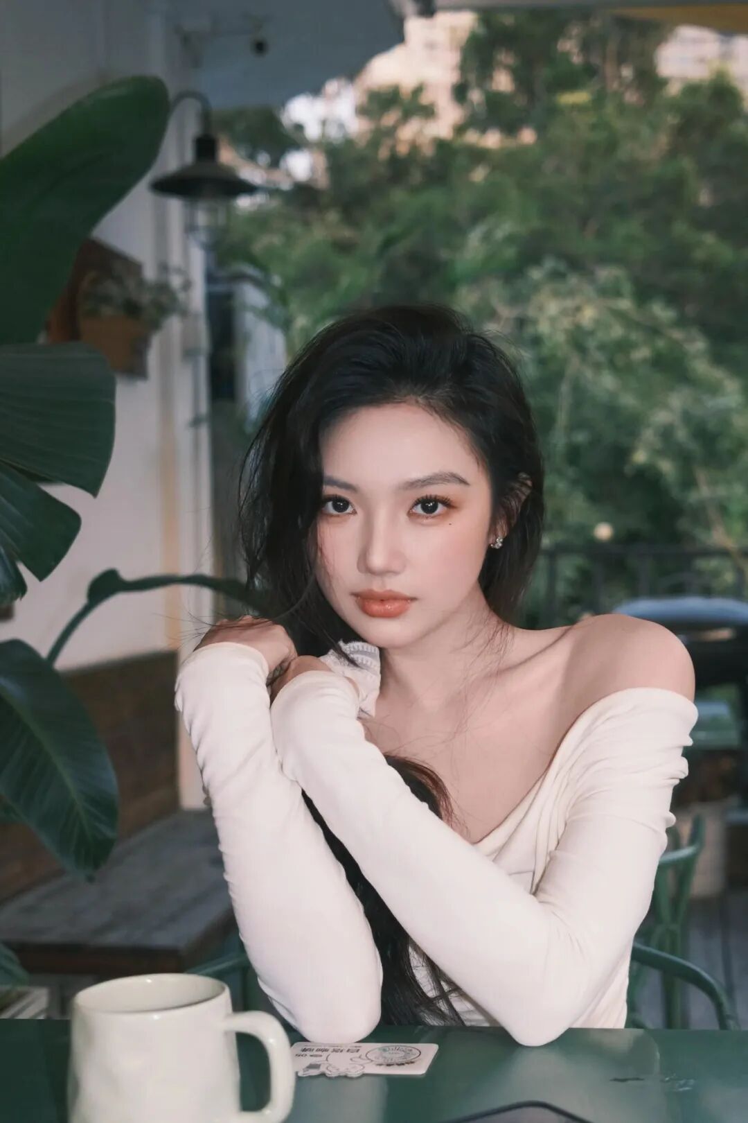 5个温柔氛围感姿势,教你拿捏氛围感约会照-第3张图片-风享汇 5个温柔氛围感姿势,教你拿捏氛围感约会照-第3张图片-风享汇