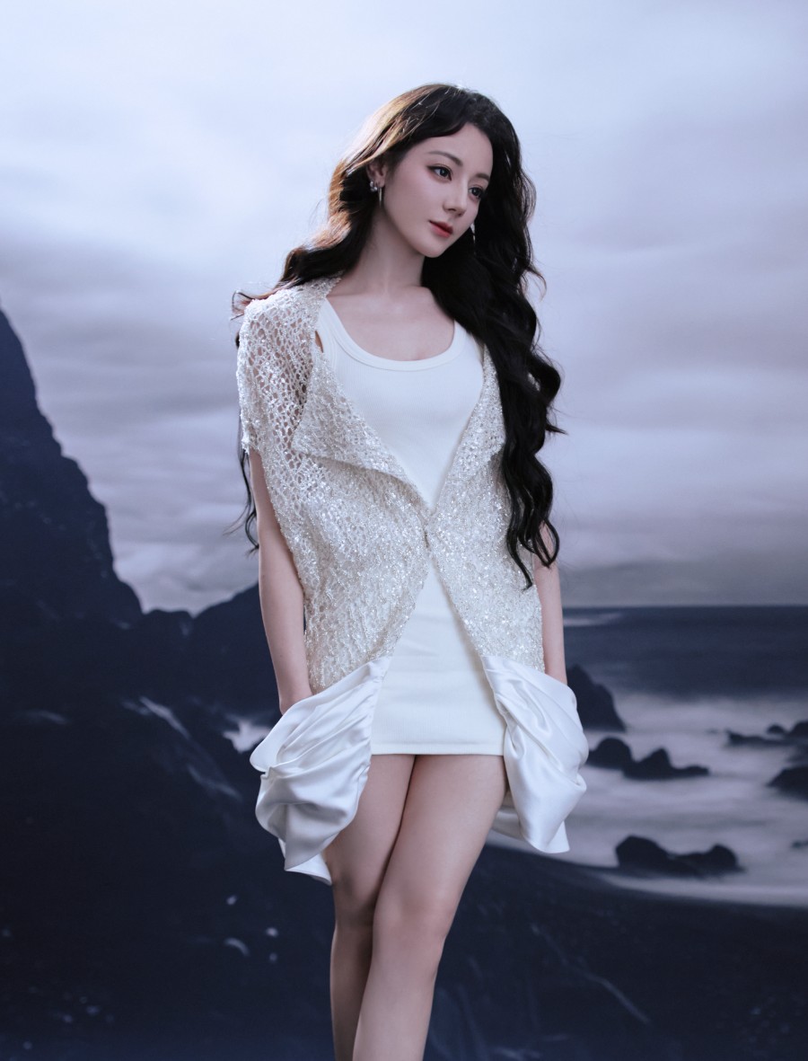 迪丽热巴，白裙礁石大片-第3张图片-风享汇
