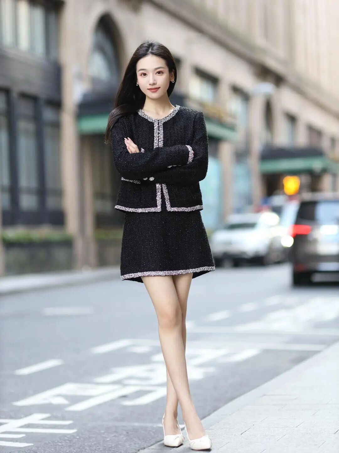 小香风穿搭街拍：7 个姿势教你拍出高级感-第5张图片-风享汇