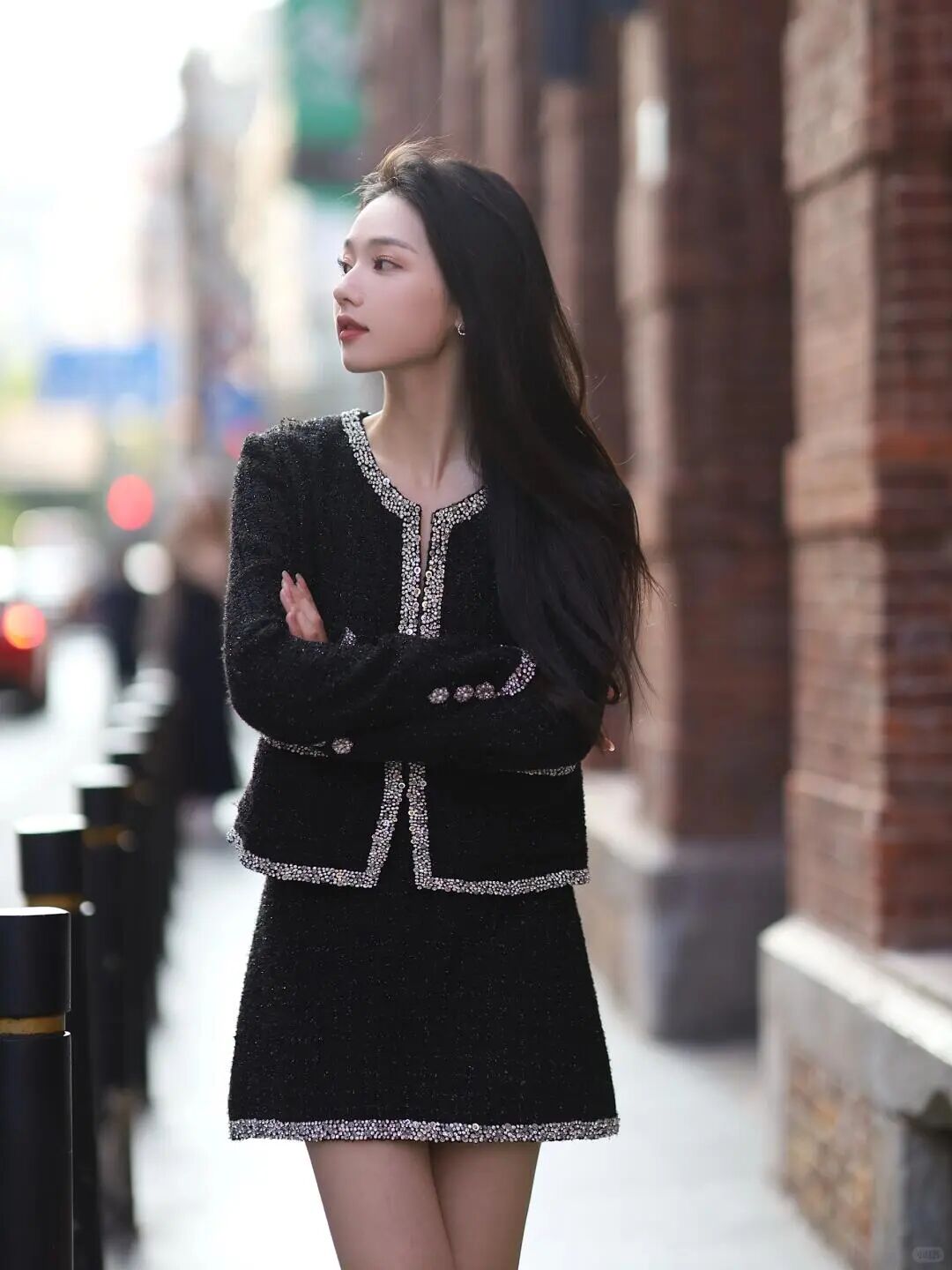 小香风穿搭街拍：7 个姿势教你拍出高级感-第8张图片-风享汇