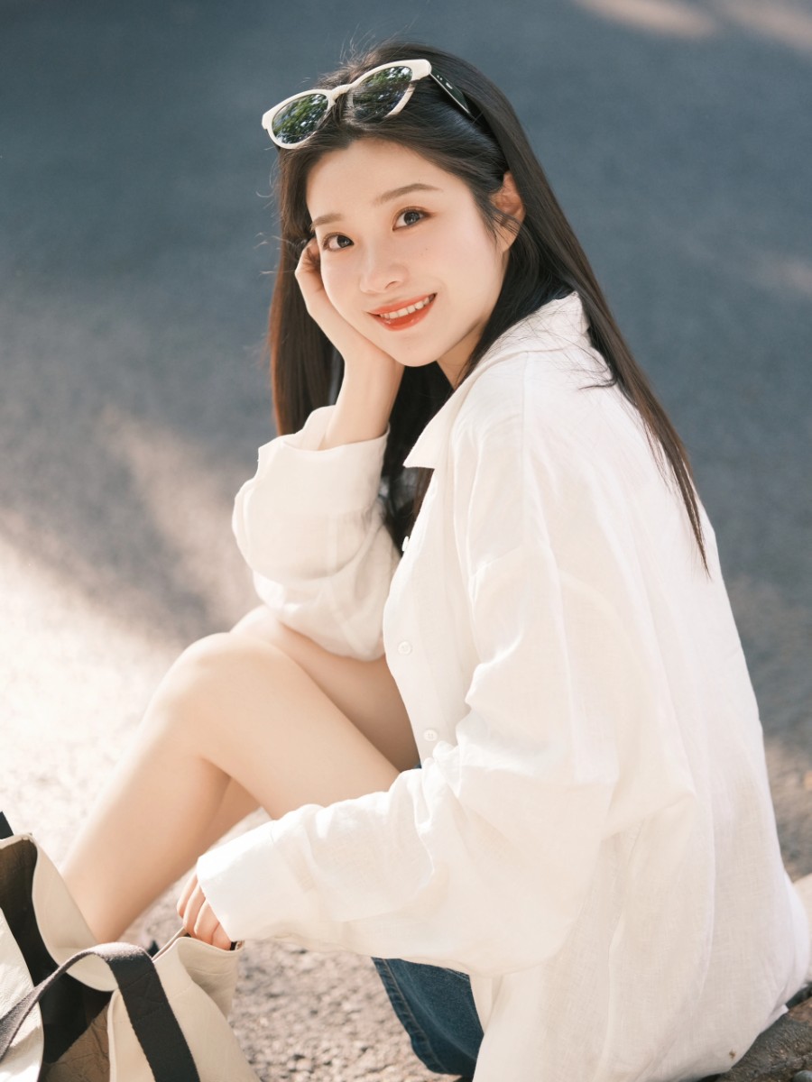 日常街拍姿势：10个动作教你拍出元气少女-第2张图片-风享汇