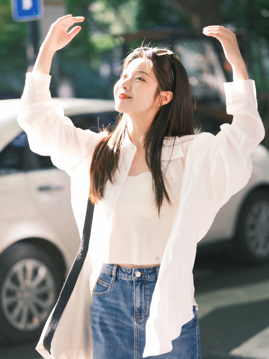日常街拍姿势：10个动作教你拍出元气少女-第3张图片-风享汇