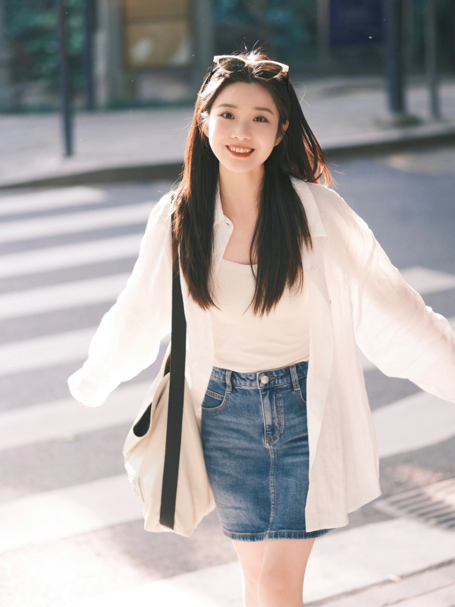 日常街拍姿势：10个动作教你拍出元气少女-第4张图片-风享汇