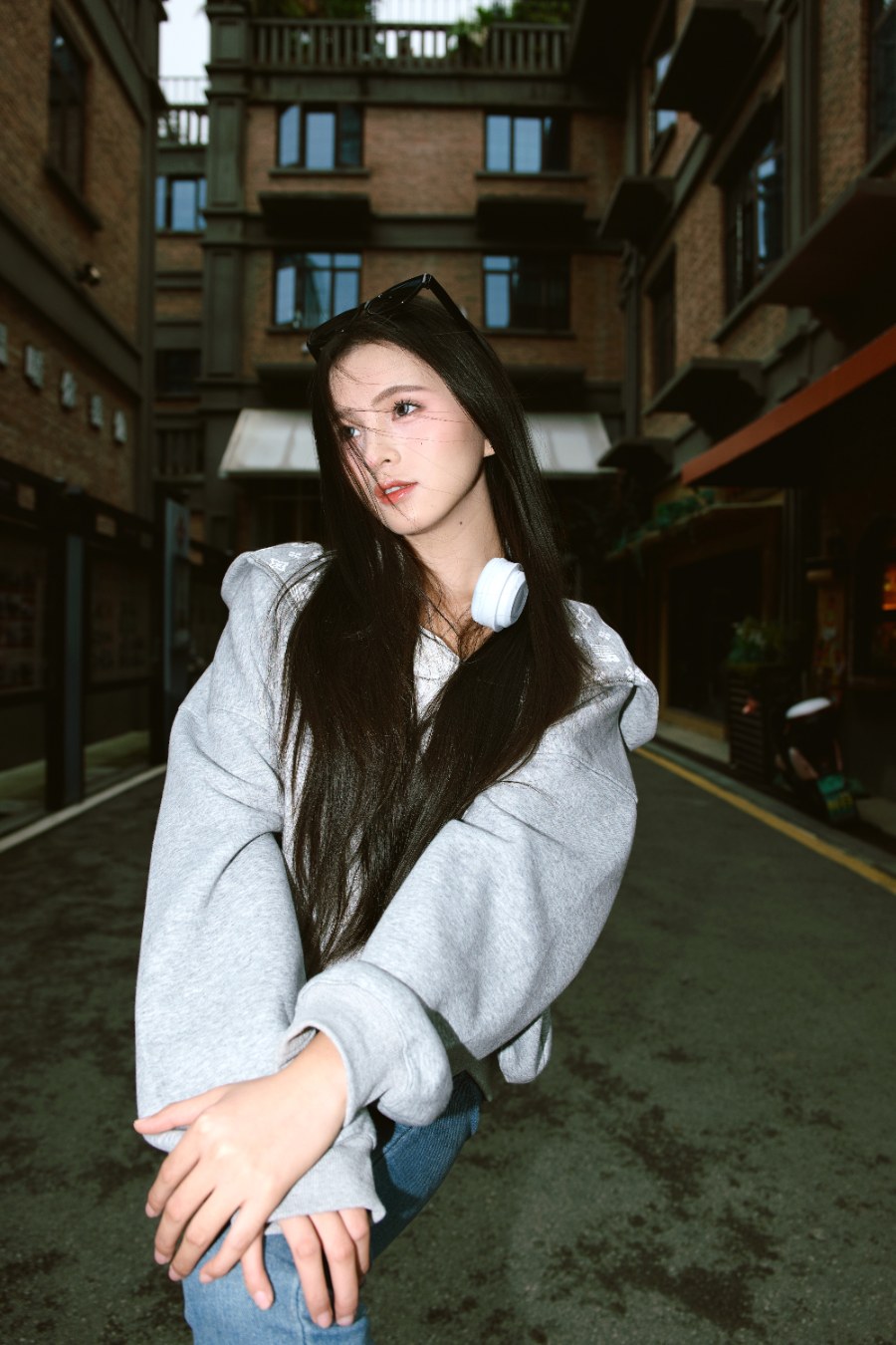 夜景闪光灯写真攻略：9 个姿势玩转街头酷飒感-第2张图片-风享汇