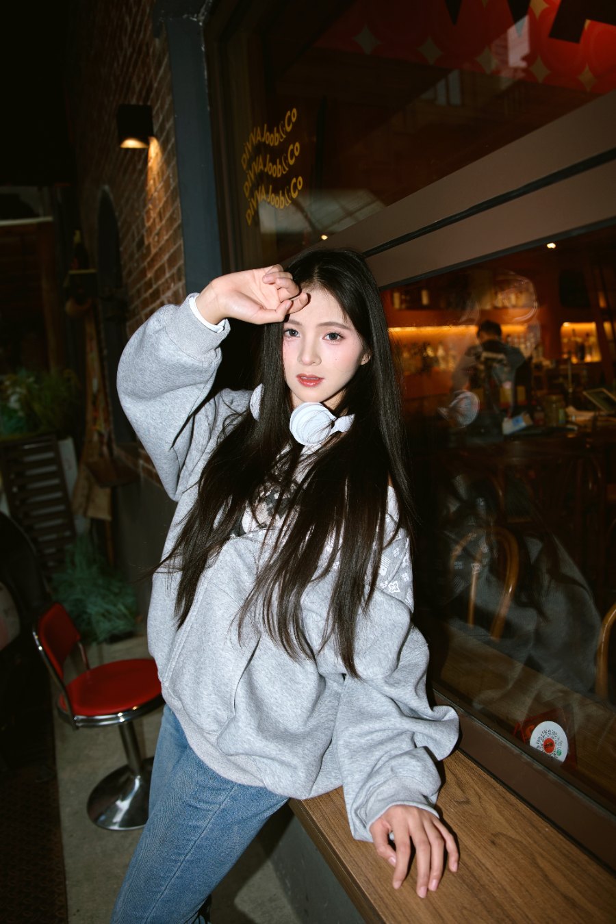 夜景闪光灯写真攻略：9 个姿势玩转街头酷飒感-第4张图片-风享汇