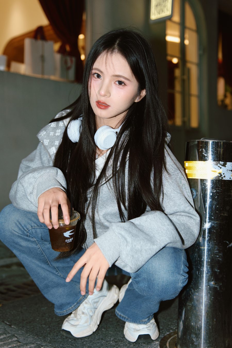 夜景闪光灯写真攻略：9 个姿势玩转街头酷飒感-第8张图片-风享汇