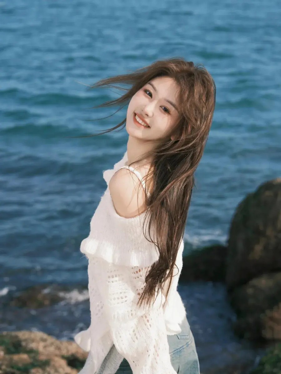 海边写真姿势指南：10 个动作拍出清新氛围感-第2张图片-风享汇