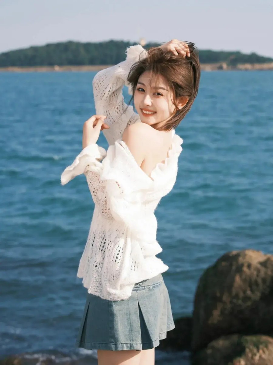 海边写真姿势指南：10 个动作拍出清新氛围感-第9张图片-风享汇