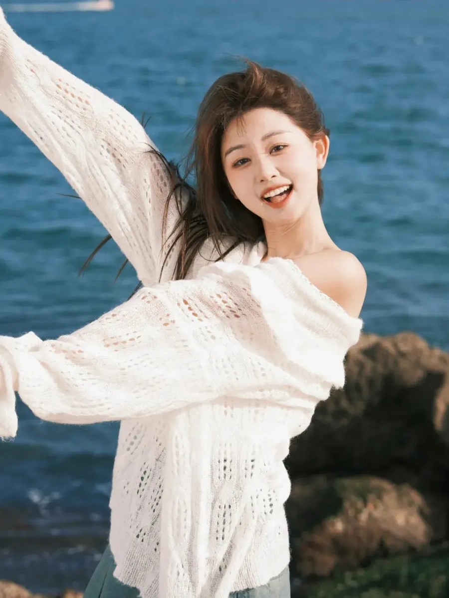 海边写真姿势指南：10 个动作拍出清新氛围感-第11张图片-风享汇