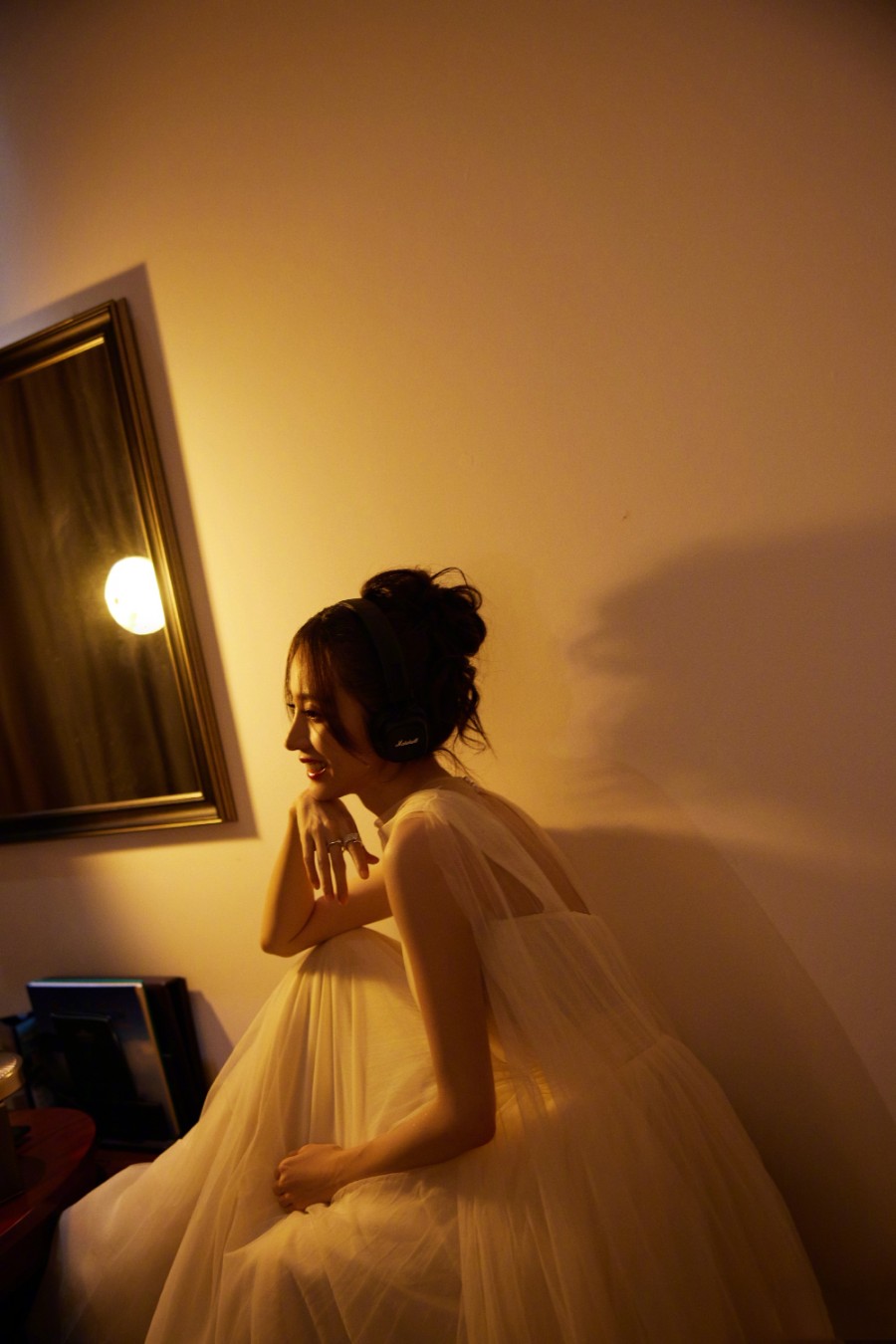 胡冰卿：轻纱曼妙，暖光下的静谧迷人女生-第6张图片-风享汇