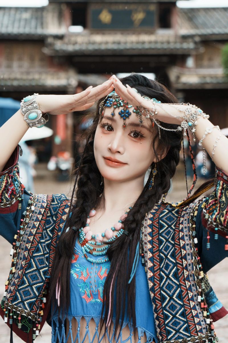 民族风拍照摆姿：9 个动作解锁异域风情，美到窒息-第3张图片-风享汇