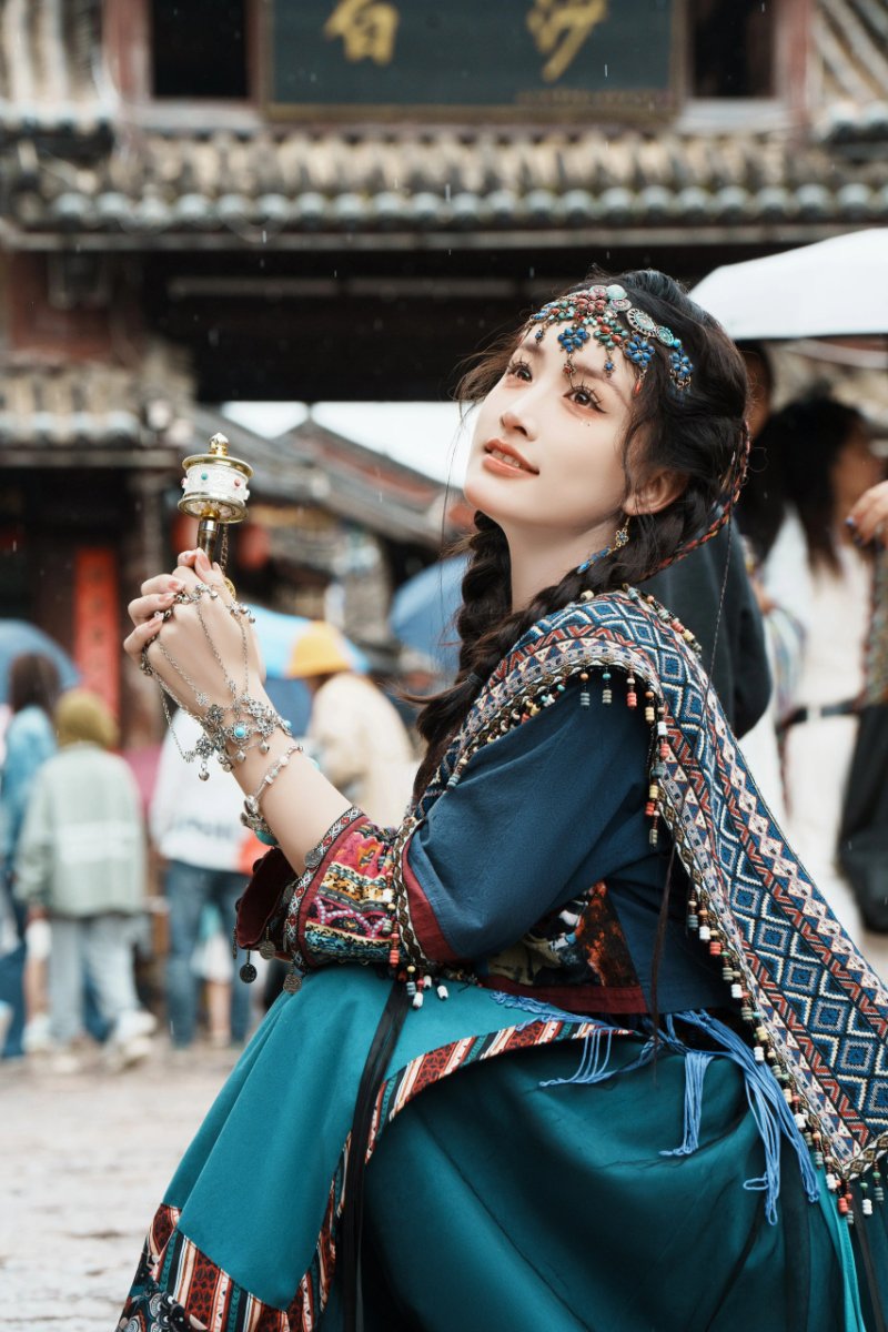 民族风拍照摆姿：9 个动作解锁异域风情，美到窒息-第5张图片-风享汇