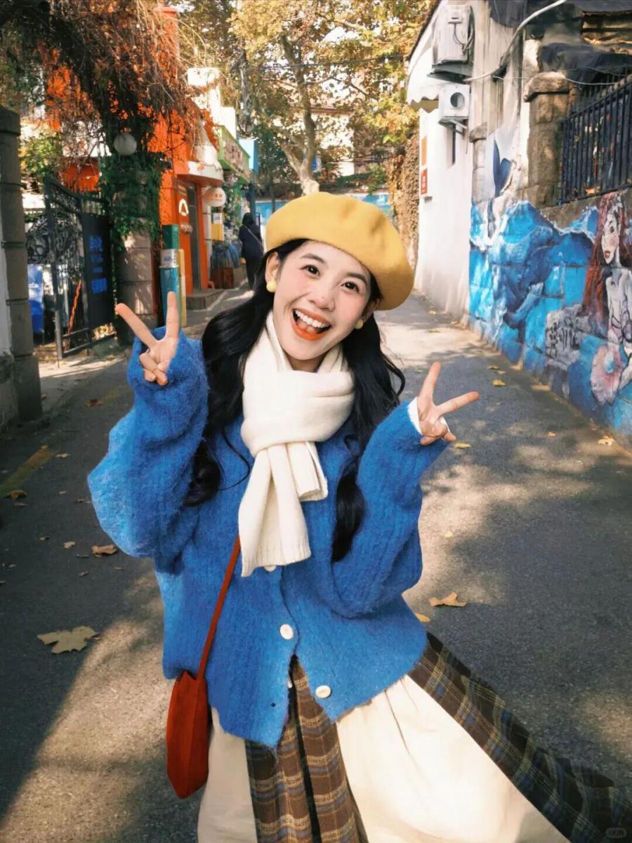 周末逛街试试这样拍!6个随性摆姿出片率100%-第2张图片-风享汇 周末逛街试试这样拍!6个随性摆姿出片率100%-第2张图片-风享汇