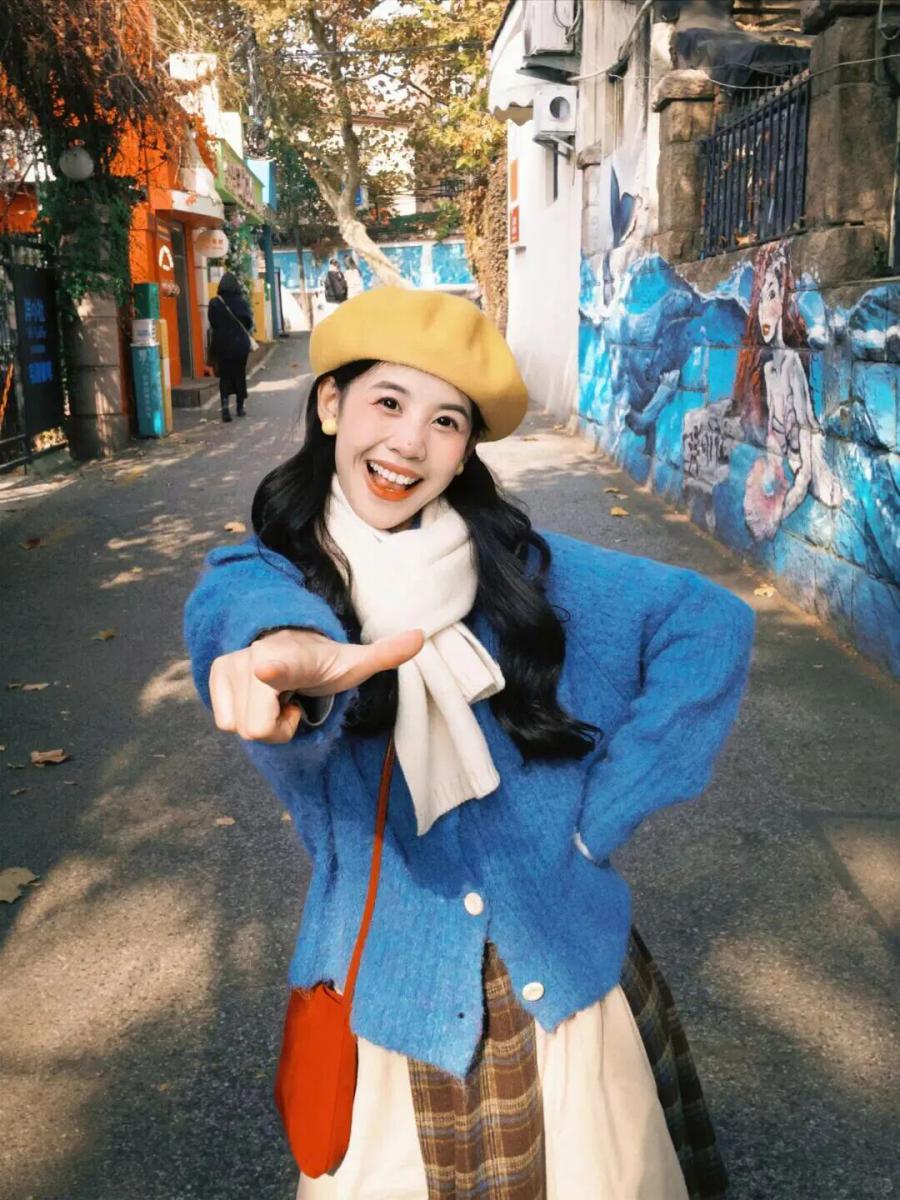 周末逛街试试这样拍!6个随性摆姿出片率100%-第4张图片-风享汇 周末逛街试试这样拍!6个随性摆姿出片率100%-第4张图片-风享汇