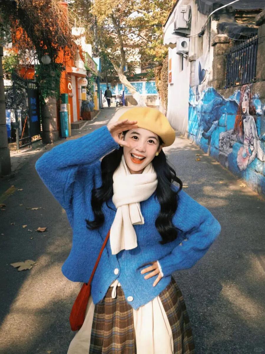 周末逛街试试这样拍!6个随性摆姿出片率100%-第6张图片-风享汇 周末逛街试试这样拍!6个随性摆姿出片率100%-第6张图片-风享汇