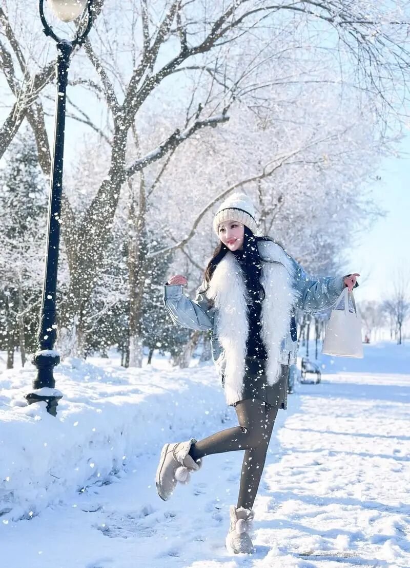 冬日雪景拍照教程：4个姿势拍出雪天甜妹感-第2张图片-风享汇